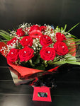 12 Deluxe Red Roses